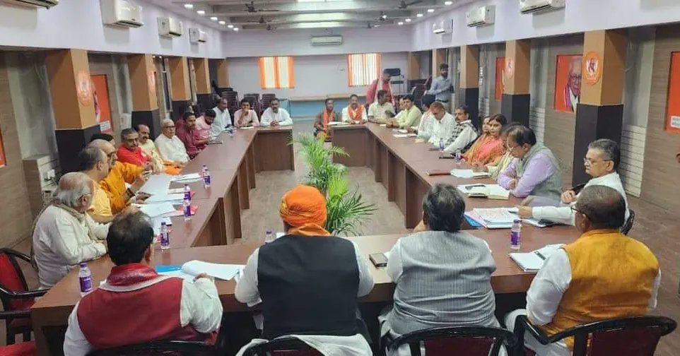 WhyManish's tweet photo. बीते कल भाजपा प्रदेश कार्यालय में बिहार बीजेपी के यशस्वी प्रदेश अध्यक्ष आदरणीय @samrat4bjp जी के अध्यक्षता में एवं बिहार भाजपा के प्रदेश प्रभारी श्री @TawdeVinod जी के मार्गदर्शन में मधेपुरा लोकसभा कोर कमिटी  के बैठक में शामिल हुआ। 
@BJP4Bihar @nityanandraibjp @girirajsinghbjp https://t.co/1MOauMbZqW
