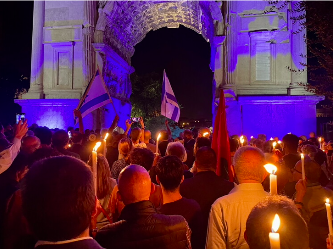 Il Foglio si stringe attorno a Israele

facebook.com/paginebraiche