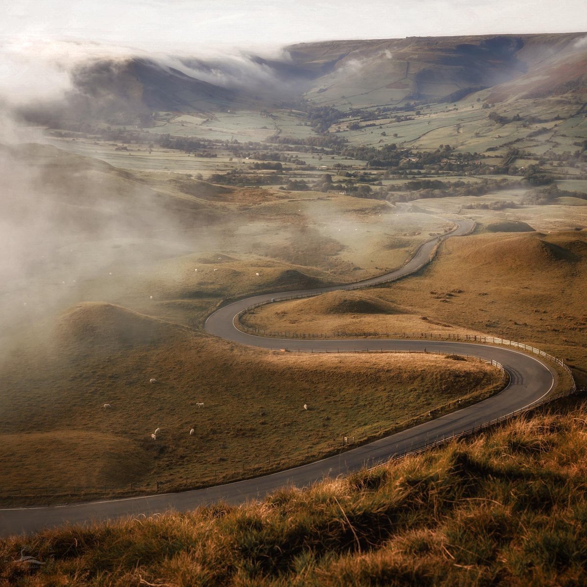 I felt so privileged to see these spectacular conditions on the windblown summit of Mam Tor. The afternoon mist swirled and billowed over Rushup Edge and Brown Knoll, rolling lazily down into the Edale Valley, clearing and regrouping and clearing again over the twisting road.