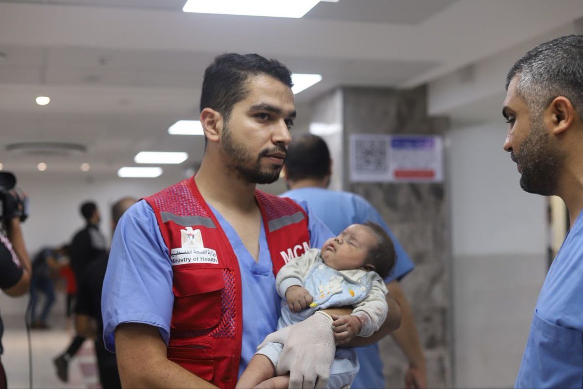 EyeonPalestine's tweet photo. 🇵🇸 #Palestine || Medical crews provid medical treatment for dozens of injures most of them are children and women due to the ongoing Israeli air strikes that target residential neighborhoods and medical facilities. 11.10.23 https://t.co/VXGuHwKDwJ