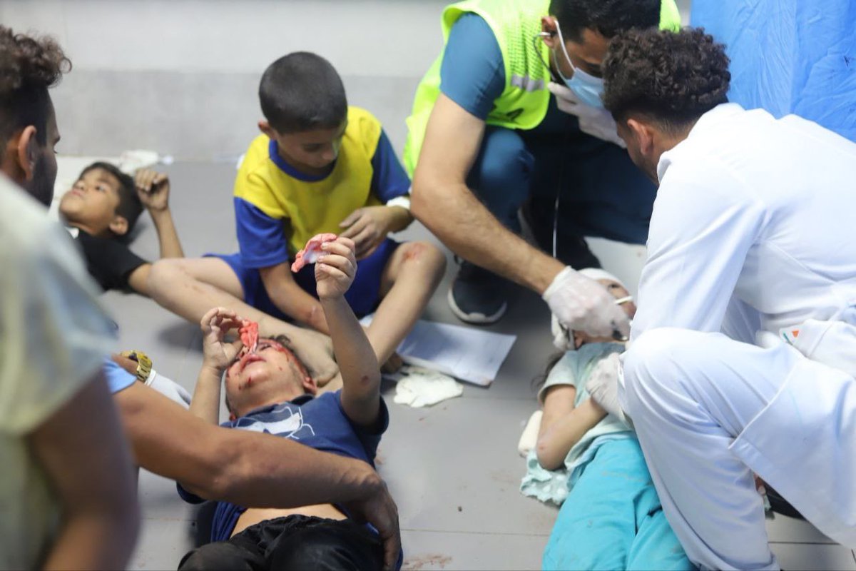 EyeonPalestine's tweet photo. 🇵🇸 #Palestine || Medical crews provid medical treatment for dozens of injures most of them are children and women due to the ongoing Israeli air strikes that target residential neighborhoods and medical facilities. 11.10.23 https://t.co/VXGuHwKDwJ