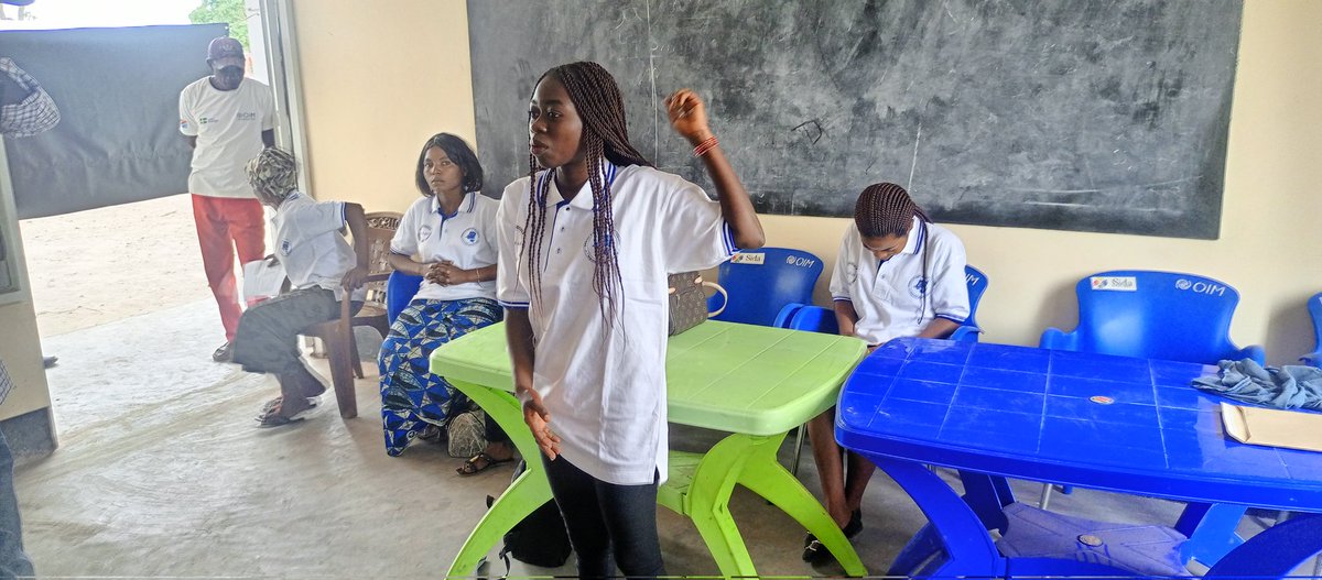 #11october #InternationalDayOfTheGirl2023 #IDG23 
Les filles de Kalemie partagent en tant que rôles modèles avec les adolescentes survivantes de #mariagesforcés à #Lukwangulo pour incuber le #leadershipféminin 
<a href="/mundocooperante/">Mundo Cooperante</a> <a href="/GirlsNotBrides/">Girls Not Brides</a> 
<a href="/GlobalFundWomen/">Global Fund for Women</a> 
<a href="/FRIDAfund/">FRIDA</a>