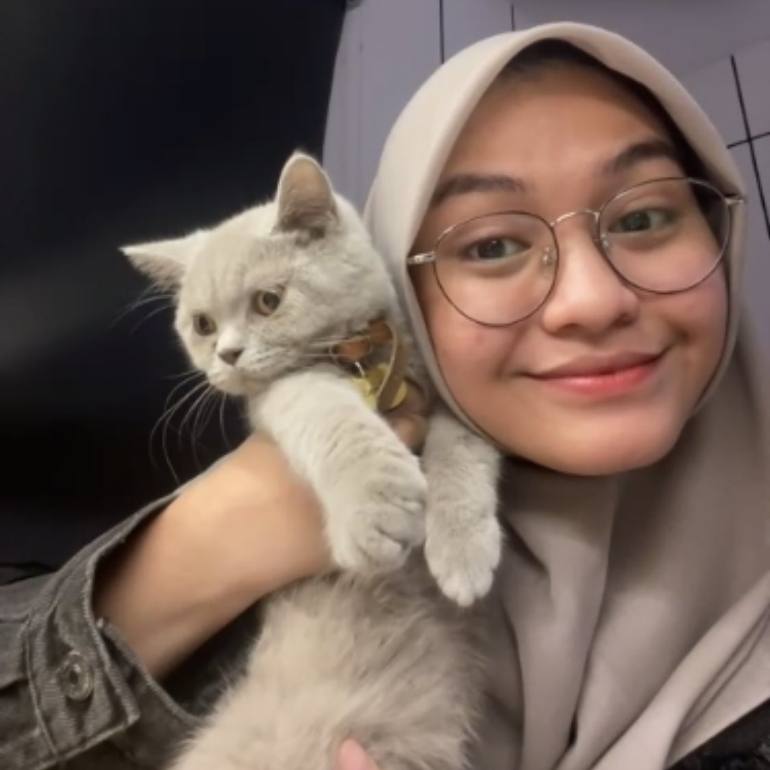 naynaili17's tweet photo. Happy bangeeett hari ini bisa liat Bombat. 😭😭😭 Eh, mamak Bombat. ✌️ #SalmaSalsabil #Bombat https://t.co/nLvxgQI0lQ