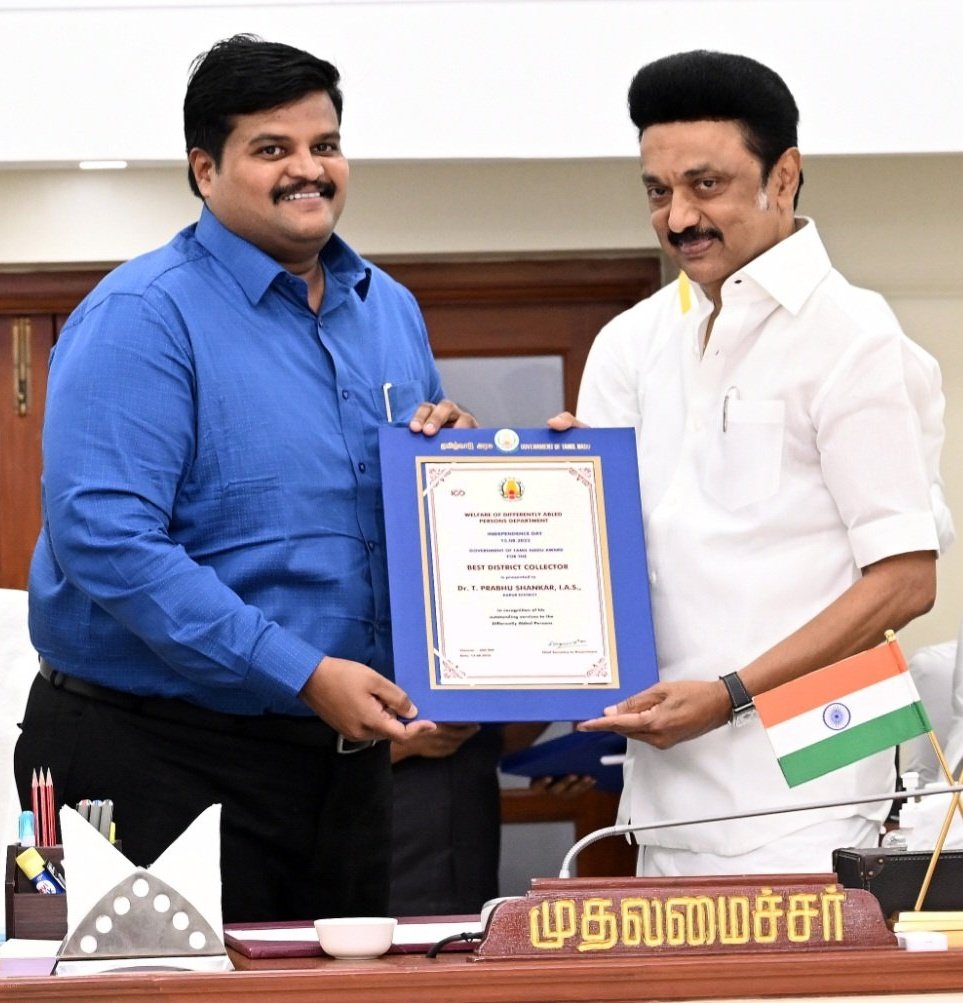 sevvapet's tweet photo. திருவள்ளூர் மாவட்ட ���ட்சியர் மதிப்பிற்குரிய.#டாக்டர்_Tபிரபுசங்கர் IAS
அவர்களுக்கு வாழ்த்துக்கள் 💐💐💐

@CollectorKarur @TiruvallurCollr https://t.co/7JvO36gNCk