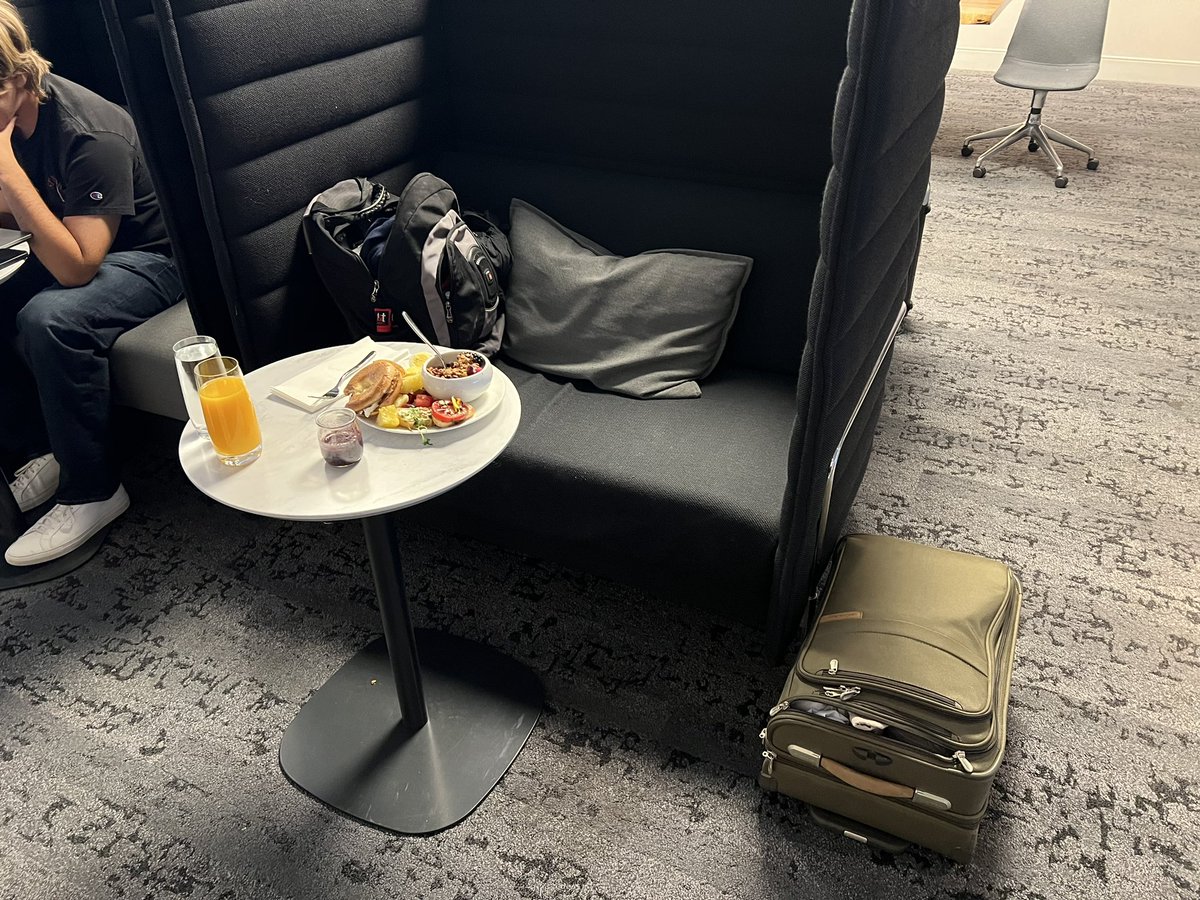 chucko24's tweet image. Amex Centurion Lounge for the win before a 14 hour flight @united 🙌🏼

And flying to Hong Kong w only a carry on and a backpack seems kinda cool 😎 

Excited to see some amazing tech in HK

@InnoTechToday @ResTechToday @hktdc #HongKong @BriggsandRiley @SWISSGEAR #innotechtoday