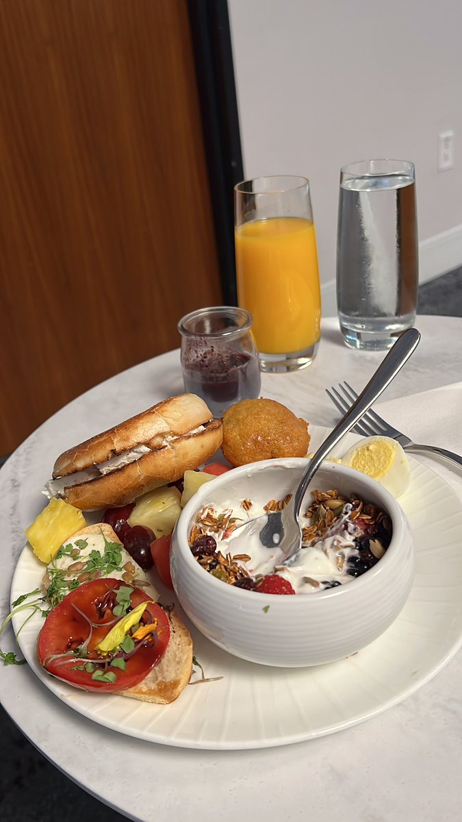 chucko24's tweet image. Amex Centurion Lounge for the win before a 14 hour flight @united 🙌🏼

And flying to Hong Kong w only a carry on and a backpack seems kinda cool 😎 

Excited to see some amazing tech in HK

@InnoTechToday @ResTechToday @hktdc #HongKong @BriggsandRiley @SWISSGEAR #innotechtoday