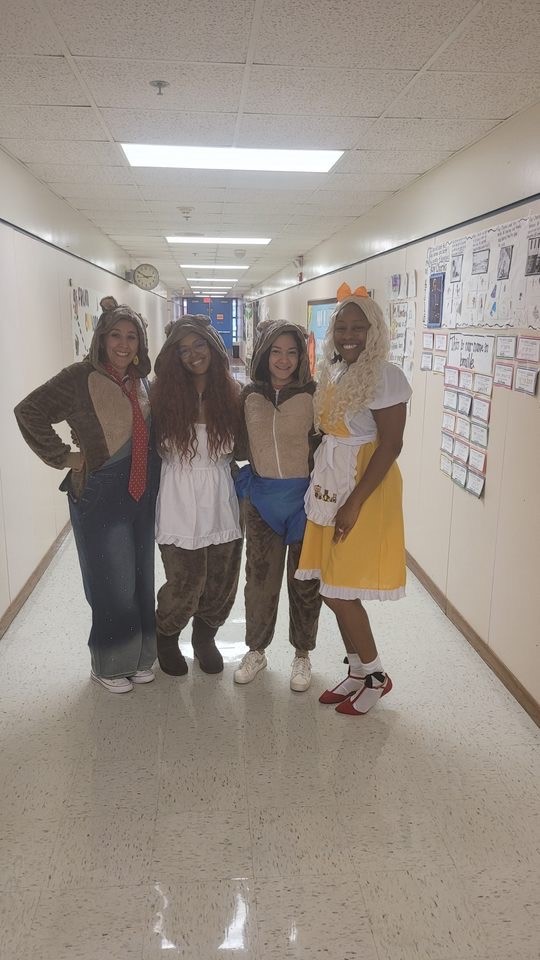 Seagoville_ES's tweet image. Kindergarten ended another Amplify Knowledge Unit and put on a production of Goldilocks and the 3 Bears. Thanks to Principal Gibson for narrating the story.