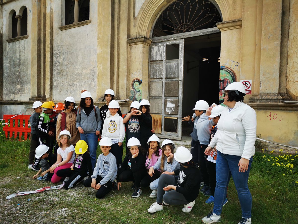 FundCosmeBauca's tweet photo. Hem explicat la participació en una SA del CEIP I. Joan Capó i la col·laboració de l'IES Felanitx. Els infants de 5è de primària varen conèixer com es crea el vi i la història de la producció vitivinícola lligada a edificis emblemàtics com són l'Estació Enològica i el Sindicat. https://t.co/57YynwiVoz