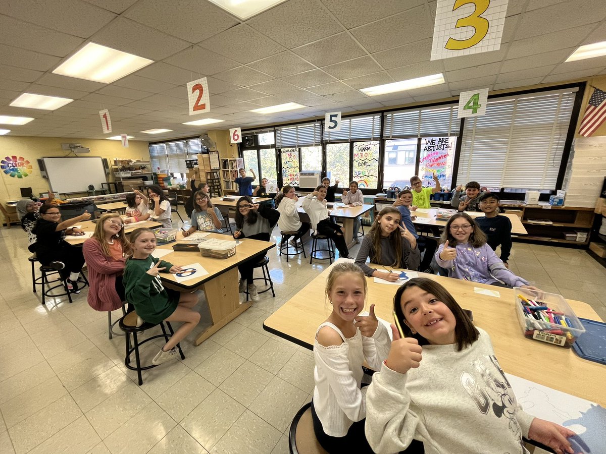 mrsrickiw's tweet photo. Fifth Grade Recess Art Club is in full swing!!! @WWP_Dalers https://t.co/ZZ6hH8TA5B
