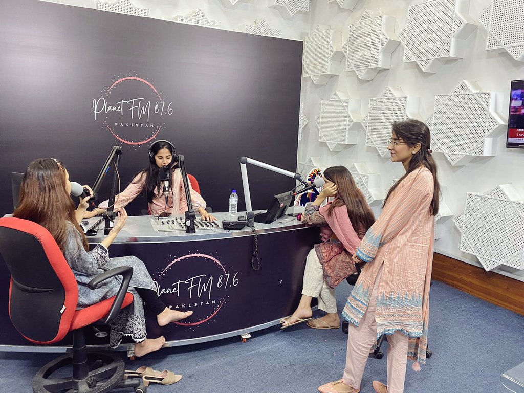 PlanetFM876's tweet photo. 🎉 What a blast we had at PDST from 4 to 7 pm with A-XEE @djwhomix, DD, Nav @nuverah_a, Sash @ayesha_bintez, Sarah, and Razen! The fun vibes and groovy music were off the charts. Thanks to everyone who tuned in and joined the party! 🎙️📻 #RadioPartyTime #GroovyTunes https://t.co/WVuWTJBeHc
