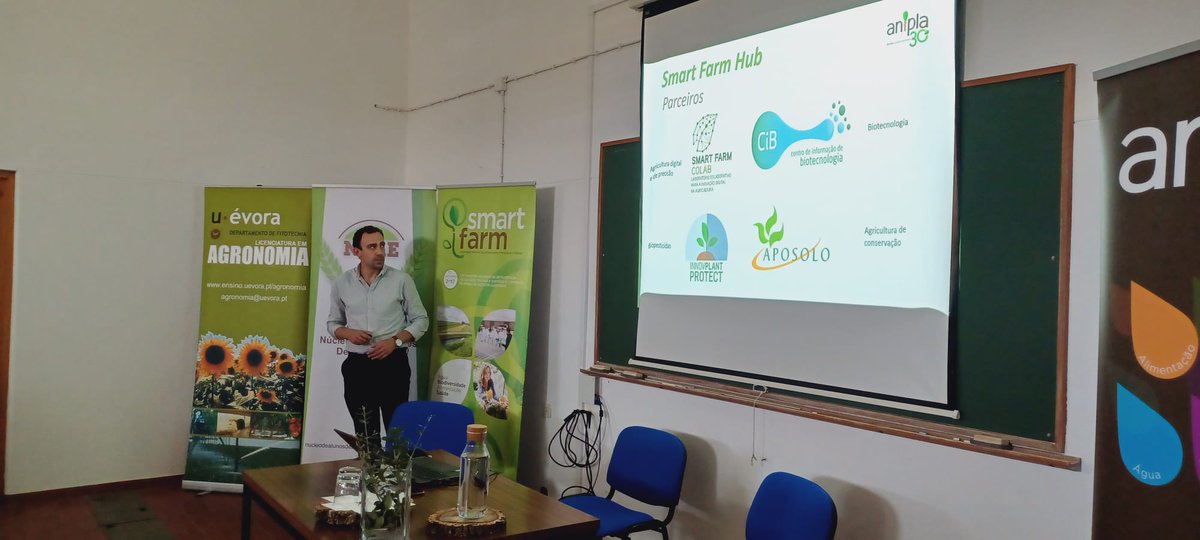 anipla_com's tweet photo. Em conjunto com a @APOSOLO_PT e o @innovplantpro e em parceria com a @divcomuevora, o Roadshow #SmartFarmVirtual soma hoje mais uma paragem para divulgação da mais recente plataforma digital lançada pela ANIPLA. Fique connosco até à próxima paragem!
#anipla #roadshow https://t.co/yYtUPLpPpj