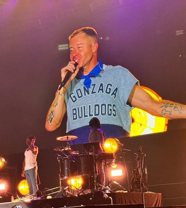 GonzagaU's tweet photo. Confirmed @macklemore is a Zag. #GoZags https://t.co/EYpr4deri5