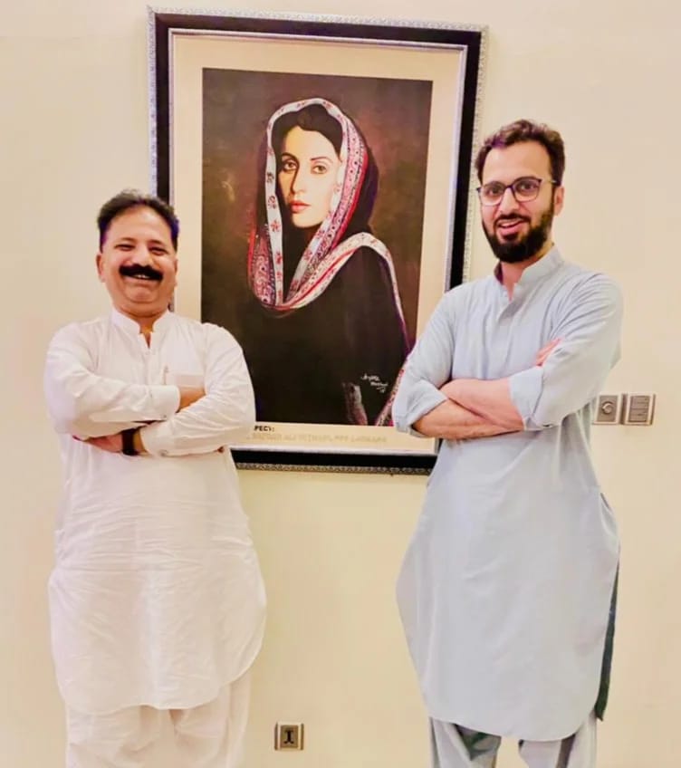 HammadKhanMarw3's tweet photo. پاکستان پیپلز پارٹی کراچی ڈویژن کے ڈپٹی سیکرٹری شکیل چوہدری کی چیئرمین بلاول بھٹو زرداری کے پرسنل سیکرٹری اور پاکستان پیپلز پارٹی کے جانثار جیالے جنید سلیم جیڈی سے بلاول ہاؤس کراچی میں ملاقات
@JunaidSaleemJD @ShakeelChPPP https://t.co/HJwxtMujST