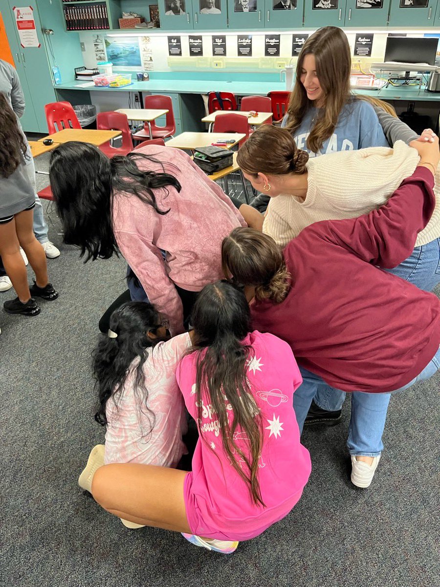 Looks like we got ourselves in a knot 🪢! AHS PALs started off the short week with some team bonding!! #ALLIN #studentleaders