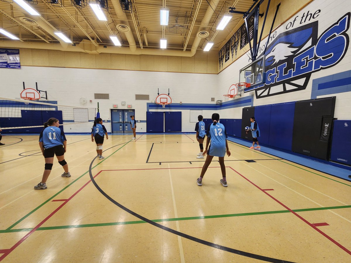 MmePenney3's tweet photo. Junior Girls Volleyball!! @MlleMolinaro @StJoachimDPCDSB https://t.co/UR1gpn0u5N