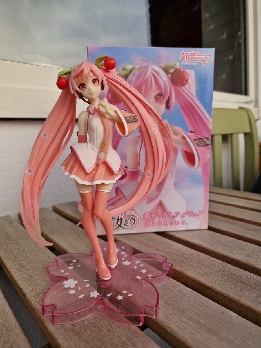 VERKAUFE MEINE LOVELY MIKUS ! 25€ pro figur plus versand, schreibt mir gern eine dm bei interesse :)