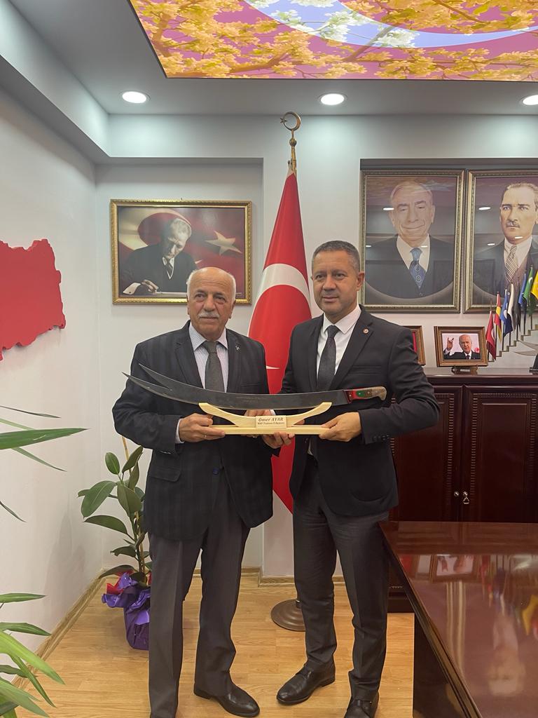 OfluogluFunda's tweet photo. Trabzon İl Başkanımız Sn.Ömer Ayar Başkanımıza Hayırlı olsun ziyareti 🇹🇷🇹🇷🤟🤟 https://t.co/ZPtO3uVDRg