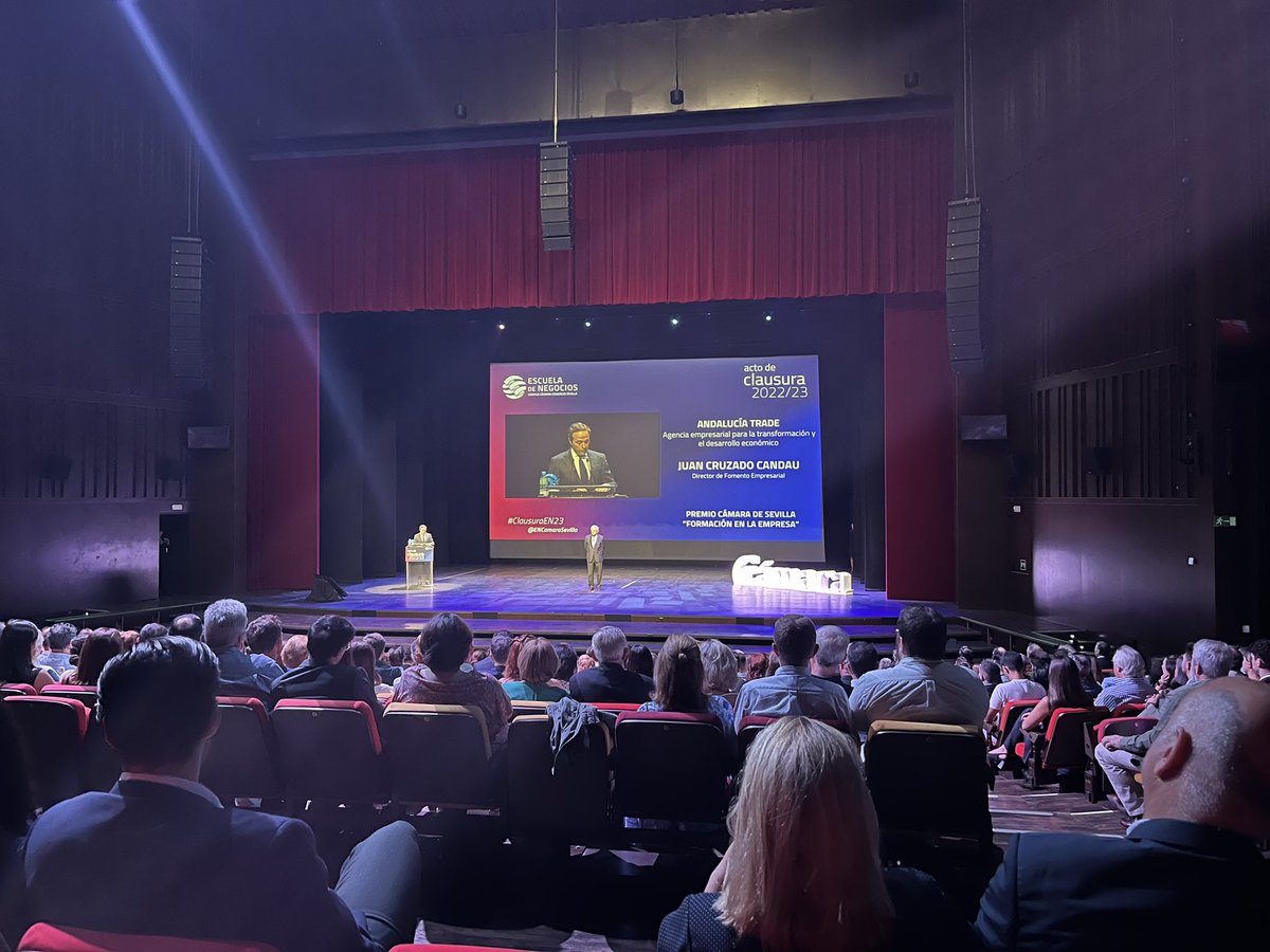MerchanJavier's tweet photo. Bonita presentación en el evento #ClausuraEN23 de los Másters de @ENCamaraSevilla . Entrega de premios y de diplomas a los alumnos que han finalizado la edición 22/23 https://t.co/SDVGVRy2B5