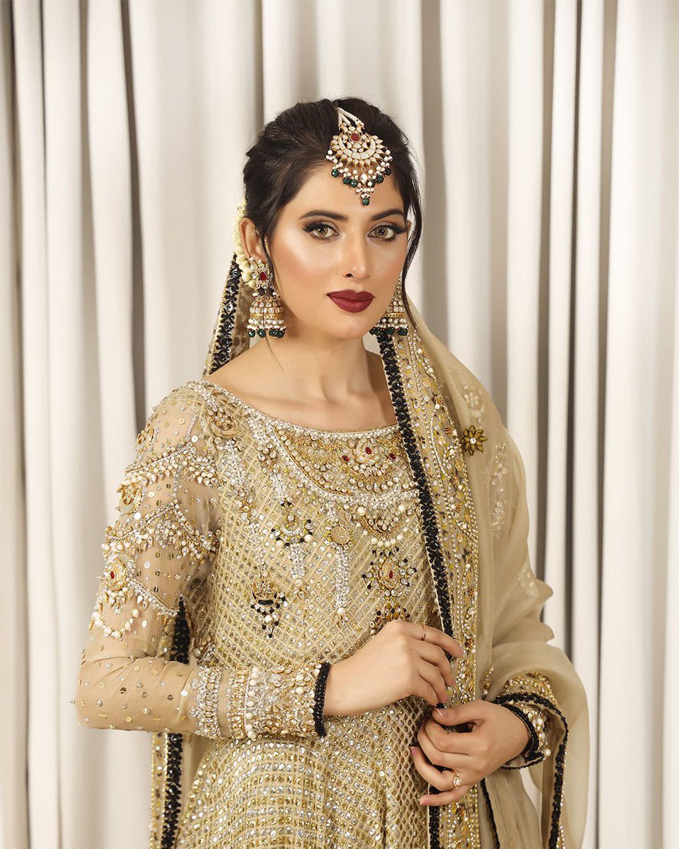 MichelleMumtaz7's tweet photo. Radiant elegance personified! Michelle Mumtaz stuns in this exquisite ivory bridal ensemble by Alim's Fashion House 💫👰
Photography: @indigosbyuzair Outfit:@AlimsFashionHouse.
#michellemumtaz #bridalwear #alims #indigosbyuzair
#BridalGlamour #TimelessBeauty #Tamasha2 #TUM2 https://t.co/OYWx29qGgZ