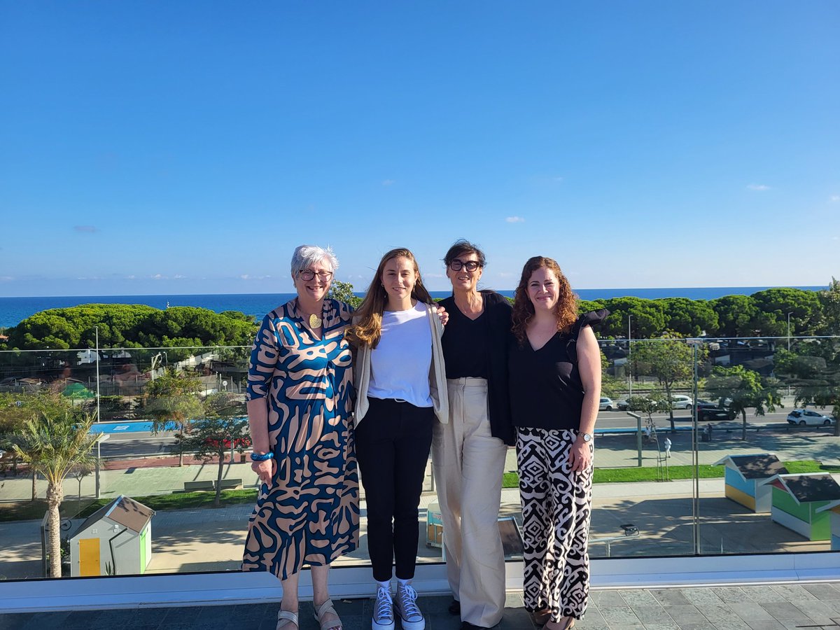 Celebrando y compartiendo momentos profesionales y también personales con nuestros agentes exclusivos! Muchas felicidades Clara! Y Bienvenida Anna! Apoyamos a las nuevas generacionesy apostamos por la transformación!
<a href="/AXASegurosEs/">AXA España</a>
<a href="/UNIAMAR/">UNIAMAR</a> <a href="/aymerich_rm64/">Rosa Maria Aymerich</a> <a href="/JonGamez82/">Jon Gámez</a>