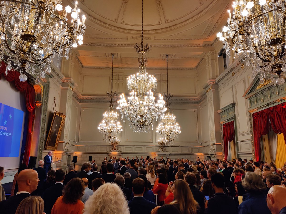 We sluiten de middag af en luiden het avondprogramma in met onder meer een opening van <a href="/ansmolvandecamp/">Ans Mol</a> en een key-note speech van <a href="/diederiksamsom/">Diederik Samsom</a>, Kabinetschef van Eurocommissaris <a href="/WBHoekstra/">Wopke Hoekstra</a>. En nu: netwerken! #EURegionsWeek