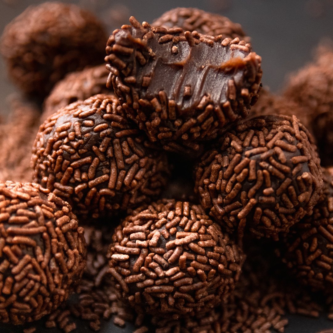 CocoTerraCo's tweet photo. Brigadeiro is a popular Brazilian chocolate treat that's perfect for parties, celebrations, or whenever you're craving a sweet chocolatey indulgence.

Recipe, read the photo description. 👇 https://t.co/tcjPBf9pRm