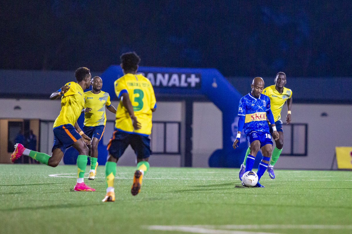 rayon_sports's tweet photo. #PNL #RAYEst
67’
Rayon Sports 2-0 Etoile de l’Est
Red Card (Emmanuel MVUYEKURE)
#Gikundiro https://t.co/Q0YtsdjDfD
