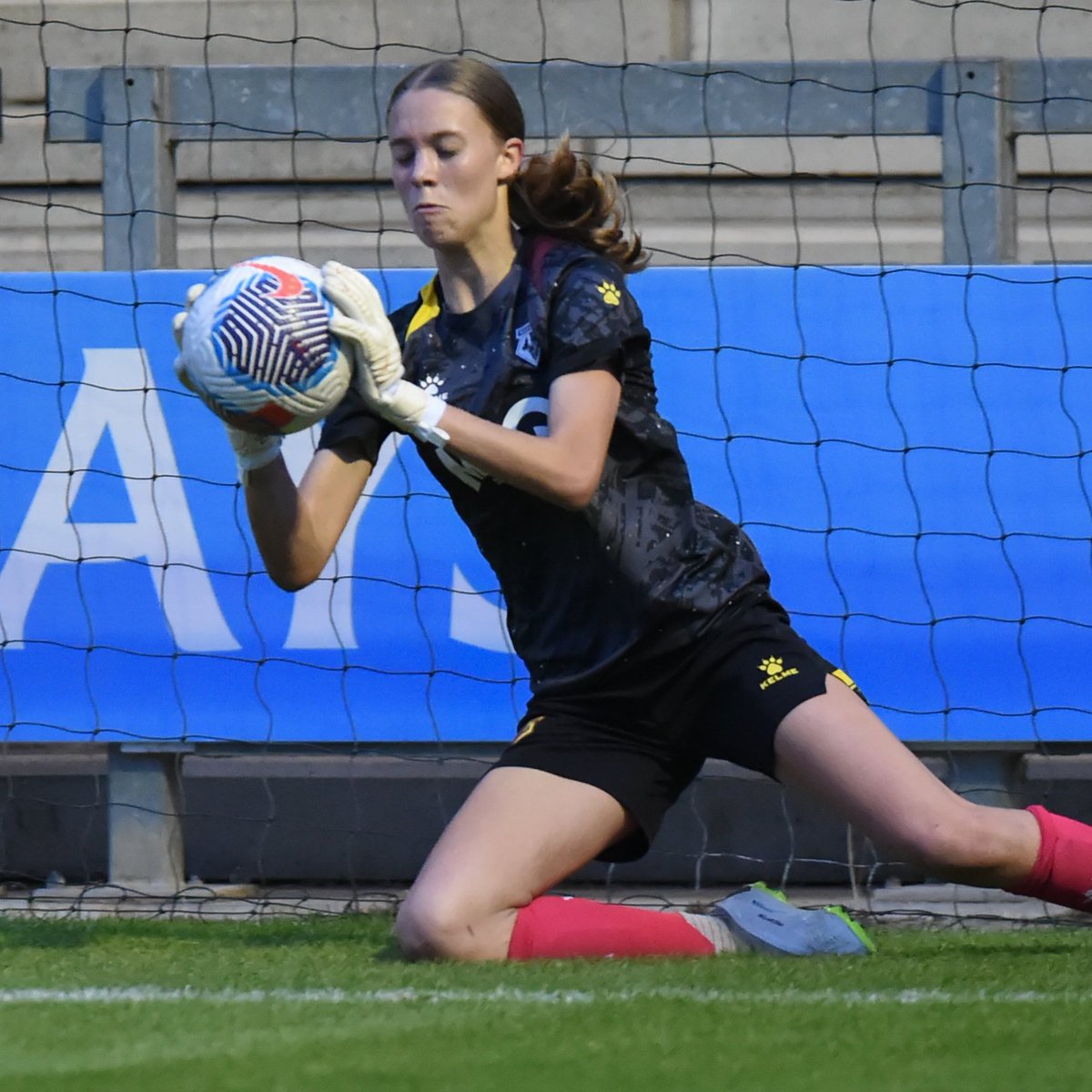 WatfordFCWomen's tweet photo. First-team debut on the way for 16-year-old Dowsett! 👏 https://t.co/3HzNB1EeT2