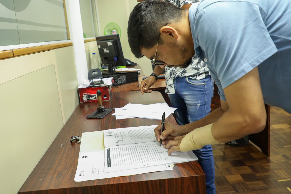 Banavihaldia's tweet photo. #BanavihInforma🗣️||Abocados a seguir garantizando la mayor suma de felicidad al pueblo venezolano, se realizó la #FirmadeAdquisicióndeViviendaporMercado ante el Registro Público, 3er Circuito del Mcpio. Libertador de una nueva familia que adquiere su vivienda digna. https://t.co/2HW5G0Gioe
