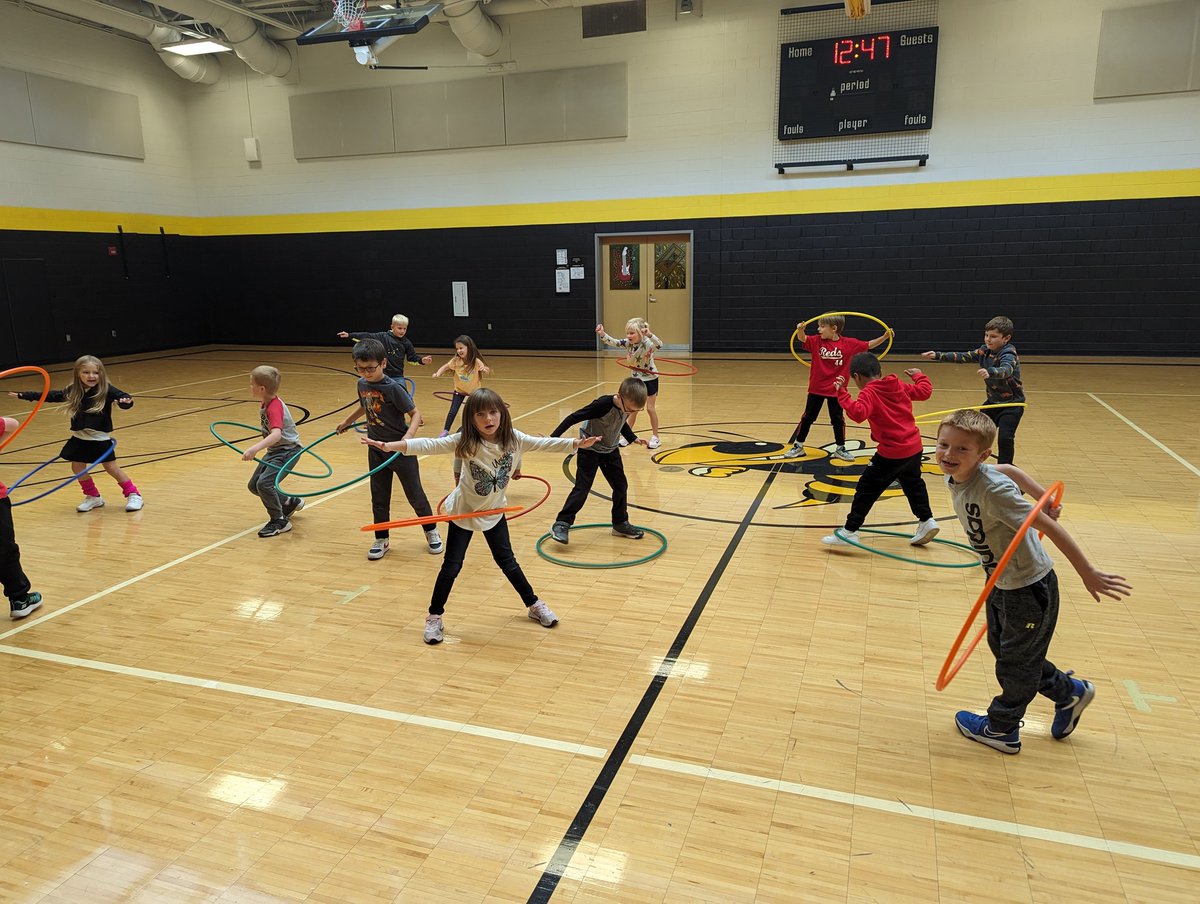 Three Rivers Elem PE! Mrs. Reed's 1st grade crew... practicing their hula hoop skills. Awesome job!