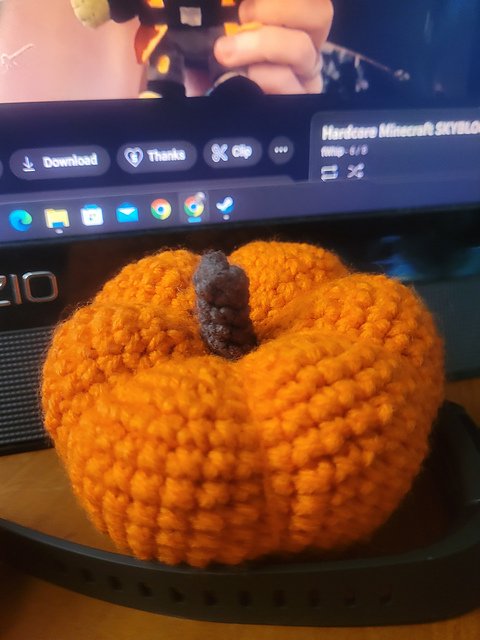 wind_arts's tweet photo. Amigurumi Pumpkin 
   A bigger addition to this years pumpkin patch!

#Crochet #Amigurumi #Pumpkin #Fall 

https://t.co/S6sZNFsh2A https://t.co/Ruz0Q0byCN