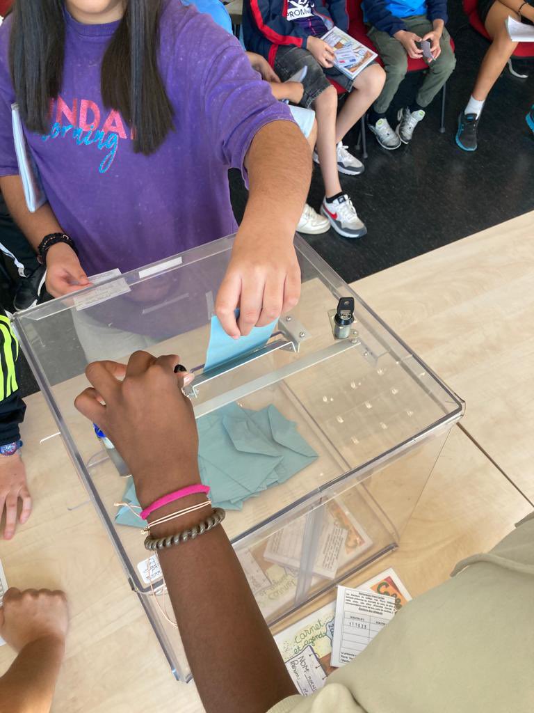 JPVernant31's tweet photo. 🗳️ des délégués et des éco-délégués cette semaine  au collège @JPVernant31 ! On 🗳️ avec de vraies urnes, de vrais isoloirs, une carte d’électeur JPV! 👏🏻 à tous et en particulier aux CPE ! L’apprentissage de l’exercice démocratique c’est aussi  à l’école ! @actoulouse @DSDEN31 https://t.co/NgSyVWJRzj
