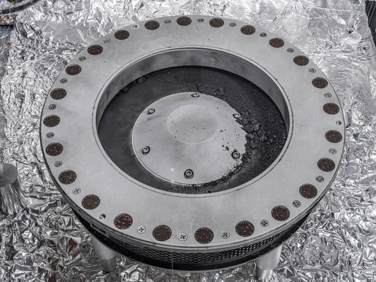 erinwinick's tweet photo. Loved hearing from the NASA scientists about the initial analysis of these OSIRIS-REx asteroid samples. They’re nearly 5% carbon which is a big deal! Bennu was picked because of its suspected carbon content and it came through. #NASAsocial #ToBennuAndBack https://t.co/EpFIX9zC2a