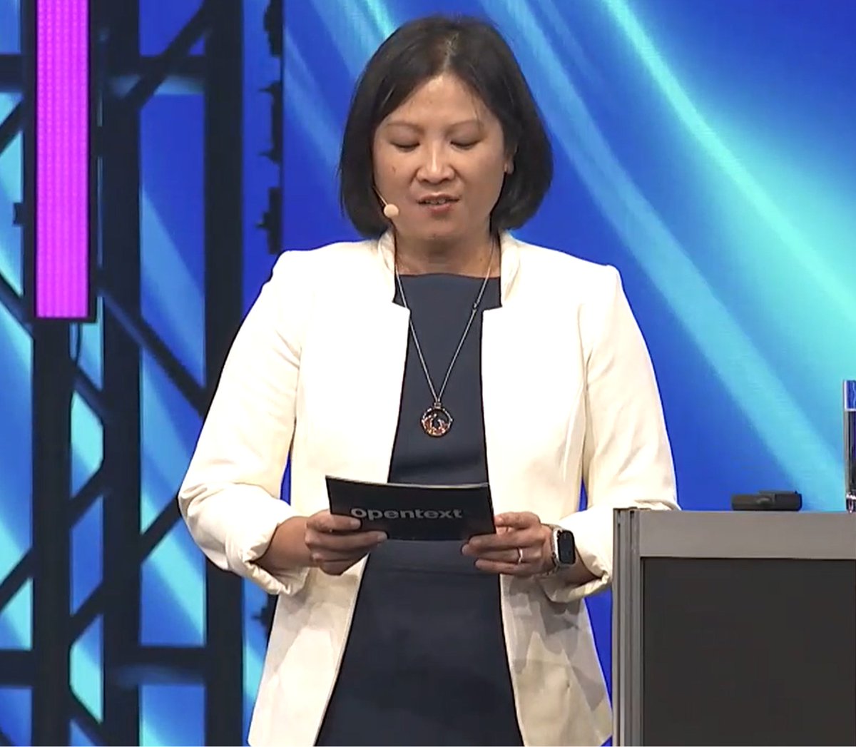 AnuragTechaisle's tweet image. Sandy Ono, kicking off the next segment of the keynote at @OpenText #OpenTextWorld