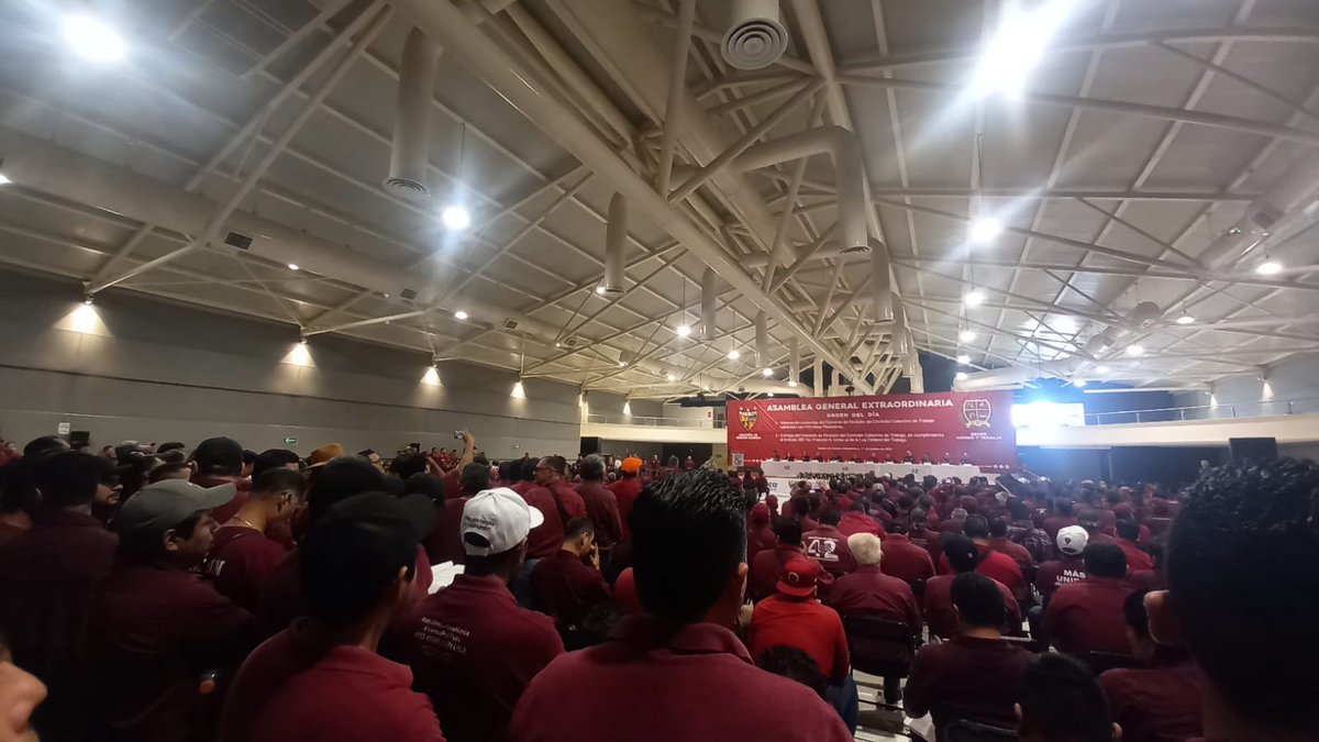 Julianzarapa's tweet photo. Y así de demuestra el compromiso de nuestro Pte. De Gpo. @lgps03101 y nuestro Sec. Gral. @MarcoAzuara1  reiterando el respaldo hacia nuestra querida @Seccion42_STPRM comprometiéndose a seguir luchando por lo derechos de la base trabajadora #unidosvenceremos #unidad https://t.co/QKbRHV5R81