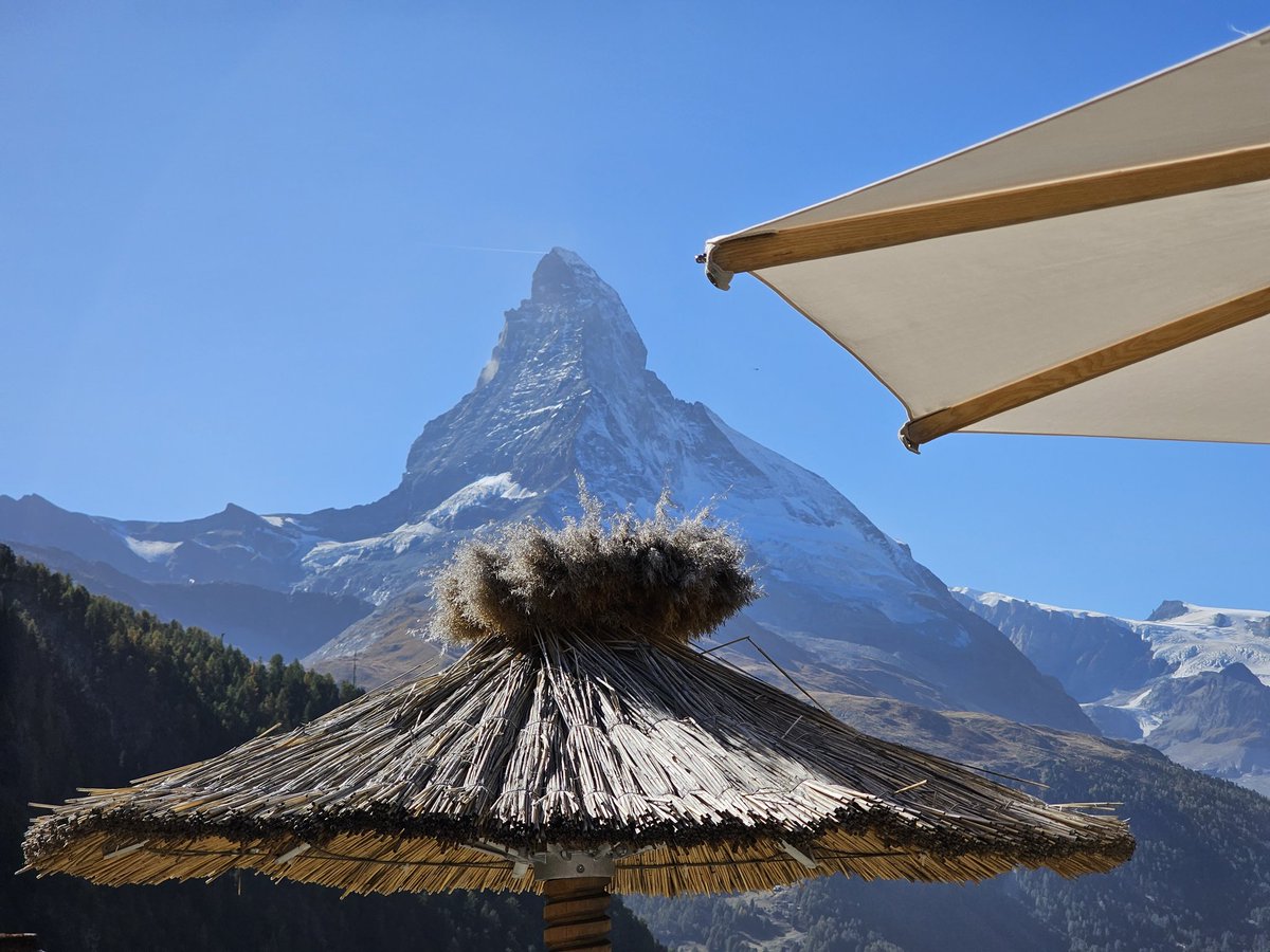 patrickmatusz's tweet photo. Grüne Lärchen Mitte Oktober. #zermatt #matterhorn #findeln #ebike #atwork #photography https://t.co/Jnsi6LYppH