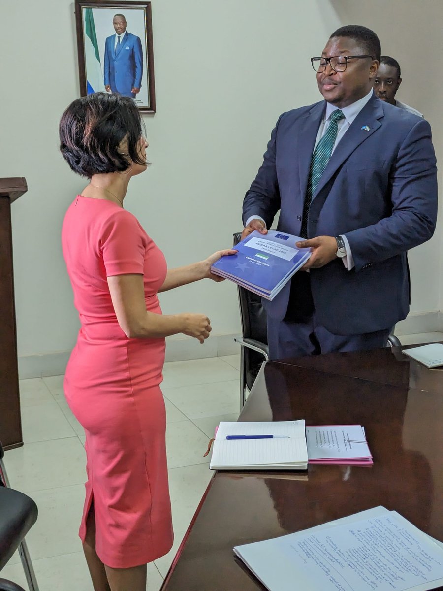 The EU EOM was deployed in response to the invitation by the Ministry of Foreign Affairs and International Cooperation. Hence, hon. Minister Timothy Musa Kabba was among the first to whom Chief Observer @EvinIncir presented EU EOM Sierra Leone final report and recommendations.