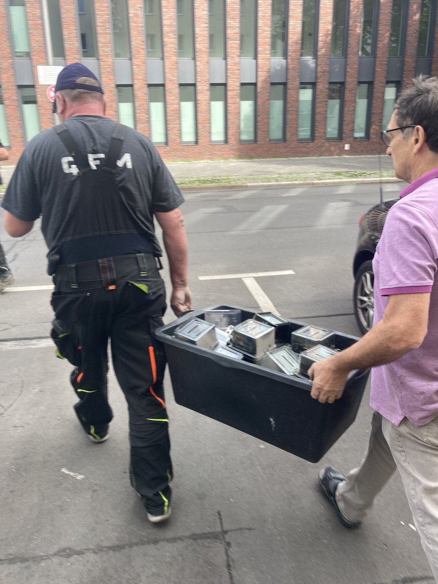 … vom Amtsgericht vorliegen und dann wird die #ArcadiaEstates bis zu 3 Wochen lang Zeit haben um mit einem Schriftsatz zu antworten, dann haben die Mieterinnen ebenfalls Zeit zur Erwiderung. 
Dann, so wurde heute festgestellt, wird…
3/5
Habersaathstrasse 40-48 
Räumungsklage