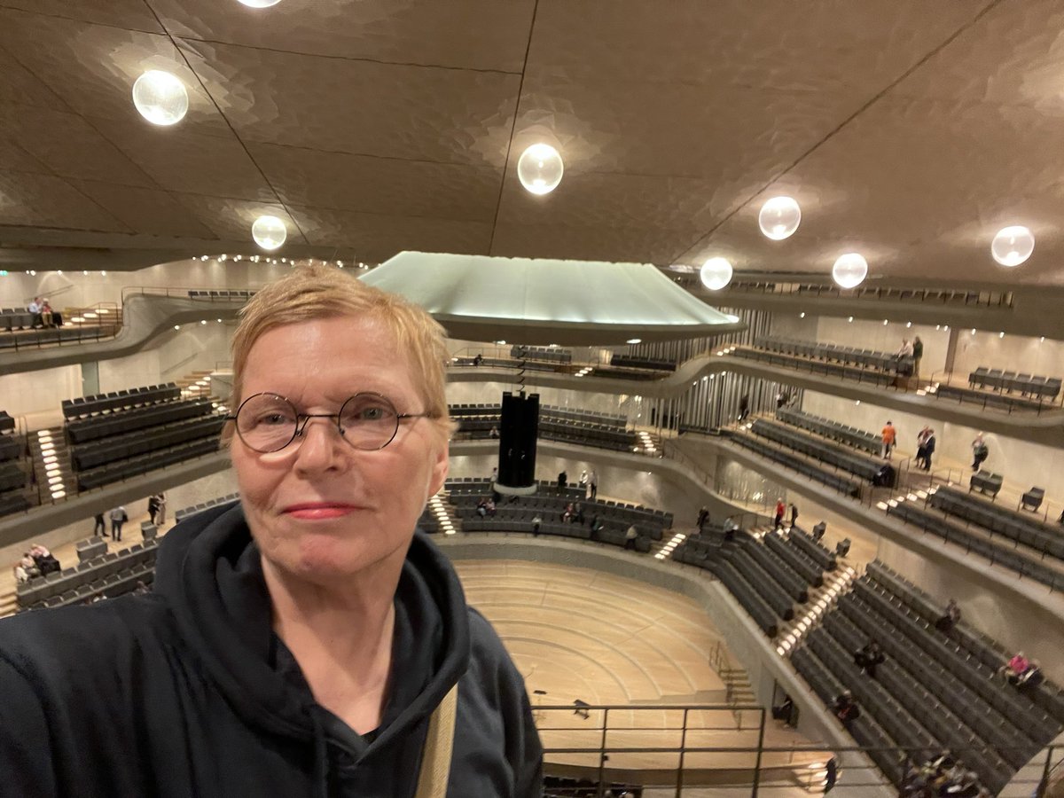petraheinsohn's tweet photo. #Elbphilharmonie #Hamburg #Orgelkonzert mit #IvetaApkalna, #BenjaminAppl und #MartynasLevickis
Ich freue mich riesig drauf!!!!
@elbphilharmonie https://t.co/QNgtHejCdR