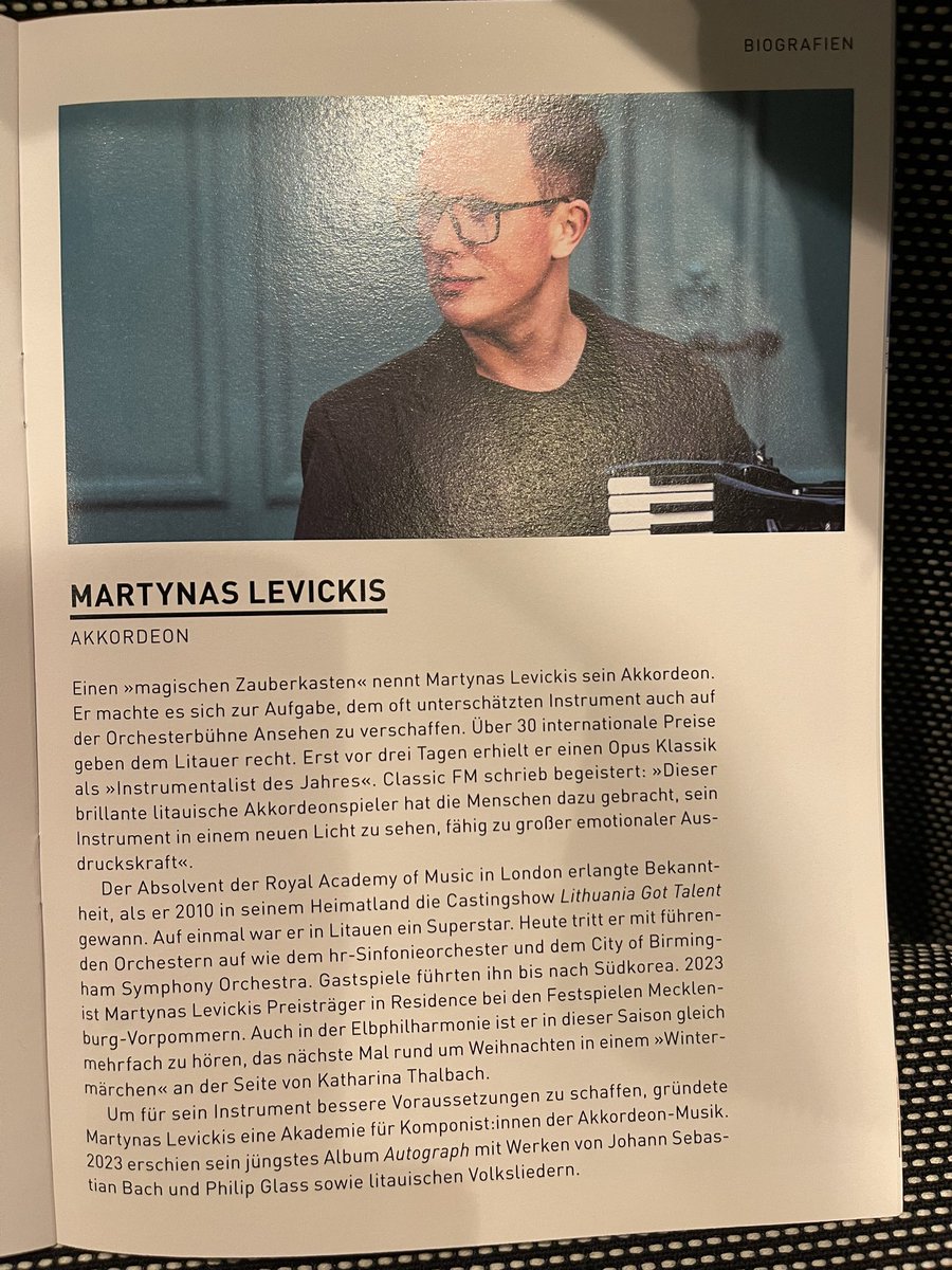 petraheinsohn's tweet photo. #Elbphilharmonie #Hamburg #Orgelkonzert mit #IvetaApkalna, #BenjaminAppl und #MartynasLevickis
Ich freue mich riesig drauf!!!!
@elbphilharmonie https://t.co/QNgtHejCdR