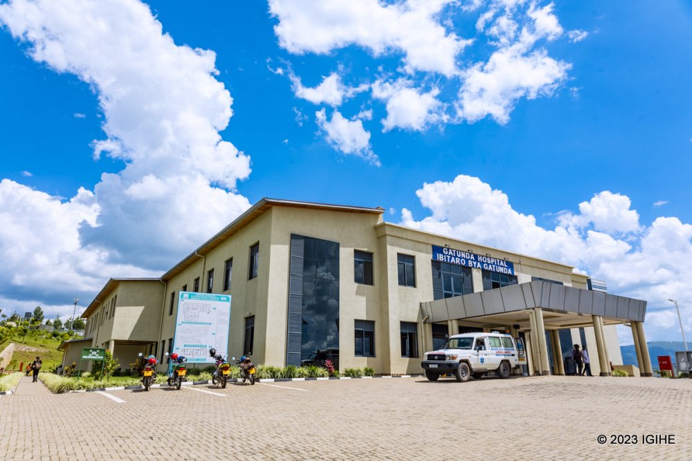 alphonsenkunda's tweet photo. Byose tubikesha ubuyobozi bwiza burangajwe imbere na @paulkagame. Abaturage bivuriza kuri ibi bitaro bya #Gatunda barashima #Service nziza bahabwa.
#MuzeTurwubake
#RwandaIsOpen
#Rwandaweworks
@de_ndoli
@Muzeturwubake @JUSTIN_NSENGIMA @AliceK59798288 https://t.co/LpTiHAAW5v
