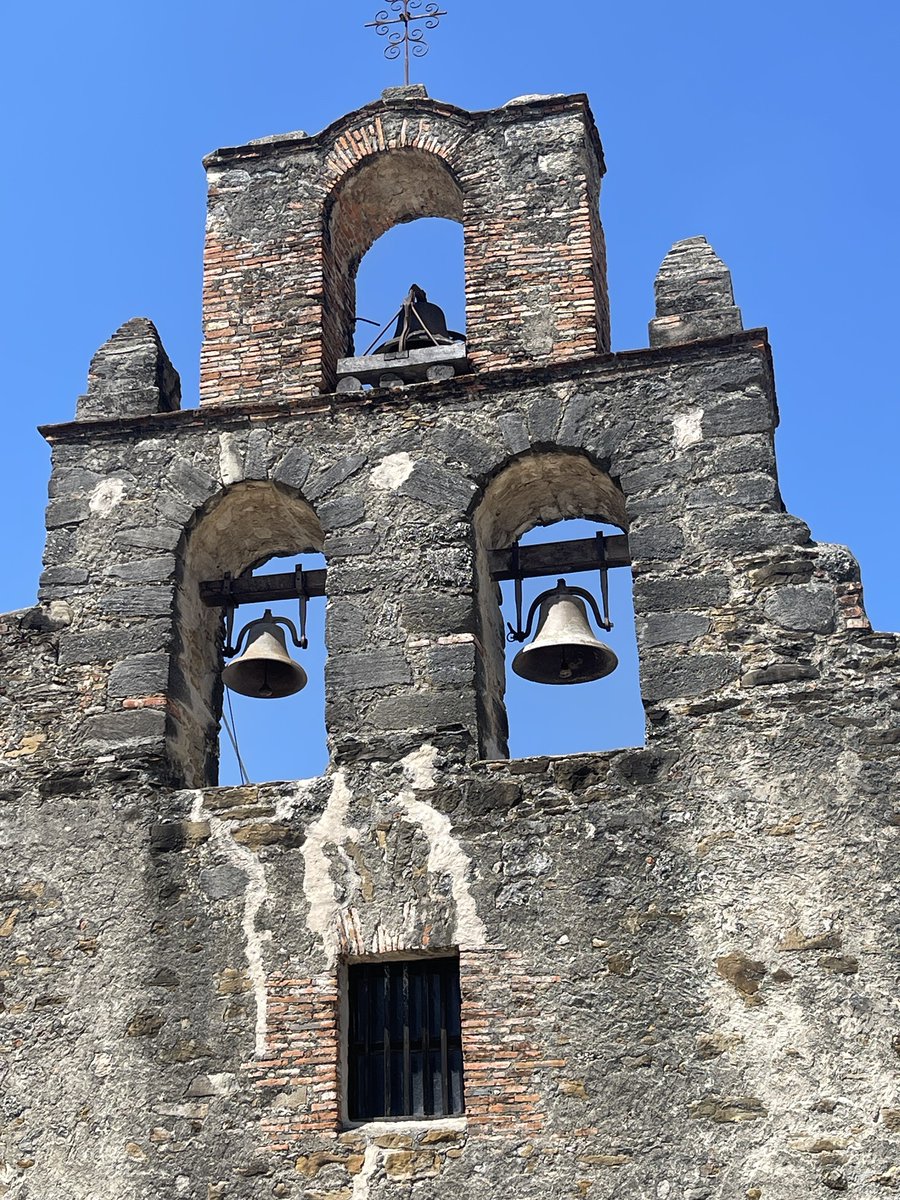 The third bell is back in the Mission Espada bell tower! Thanks to Las Misiones San Antonio for providing this photo...for more on the mission and its bells, visit expressnews.com/news/article/m…
