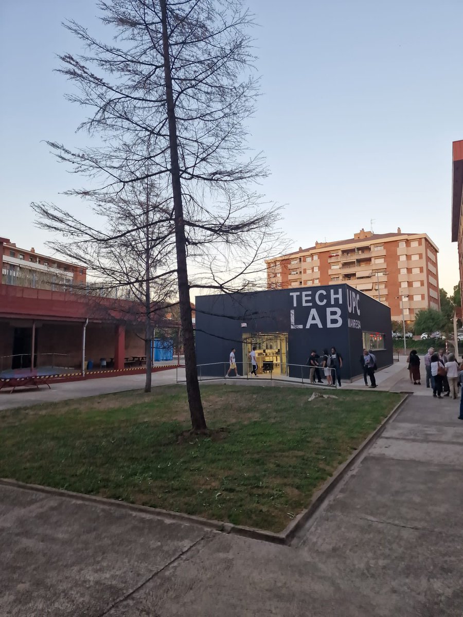 govcatcentral's tweet photo. La @upcmanresa ha inaugurat el TechnoLab Manresa en un acte amb presència de la #delegada @montsebarniol.
És un projecte de divulgació científica i tecnològica per a la ciutadania, que ofereix tant tallers de robòtica com xerrades de divulgació científica.

fotos: @ajmanresa https://t.co/k2qJSyDtMu