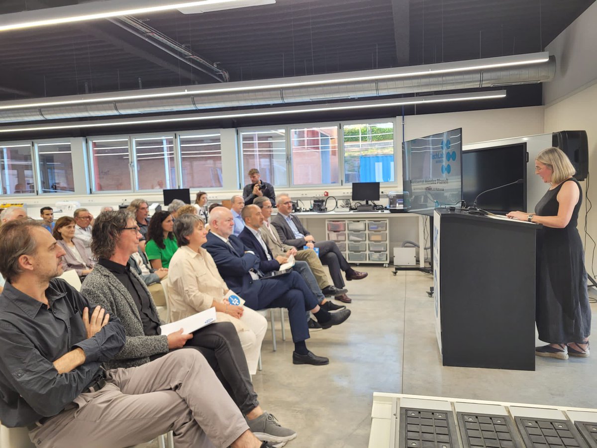 govcatcentral's tweet photo. La @upcmanresa ha inaugurat el TechnoLab Manresa en un acte amb presència de la #delegada @montsebarniol.
És un projecte de divulgació científica i tecnològica per a la ciutadania, que ofereix tant tallers de robòtica com xerrades de divulgació científica.

fotos: @ajmanresa https://t.co/k2qJSyDtMu