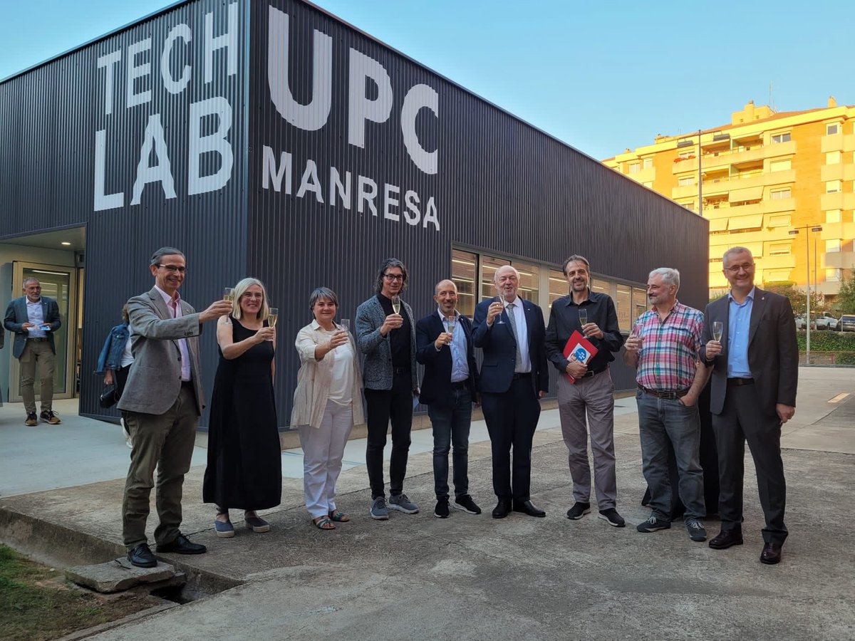 govcatcentral's tweet photo. La @upcmanresa ha inaugurat el TechnoLab Manresa en un acte amb presència de la #delegada @montsebarniol.
És un projecte de divulgació científica i tecnològica per a la ciutadania, que ofereix tant tallers de robòtica com xerrades de divulgació científica.

fotos: @ajmanresa https://t.co/k2qJSyDtMu