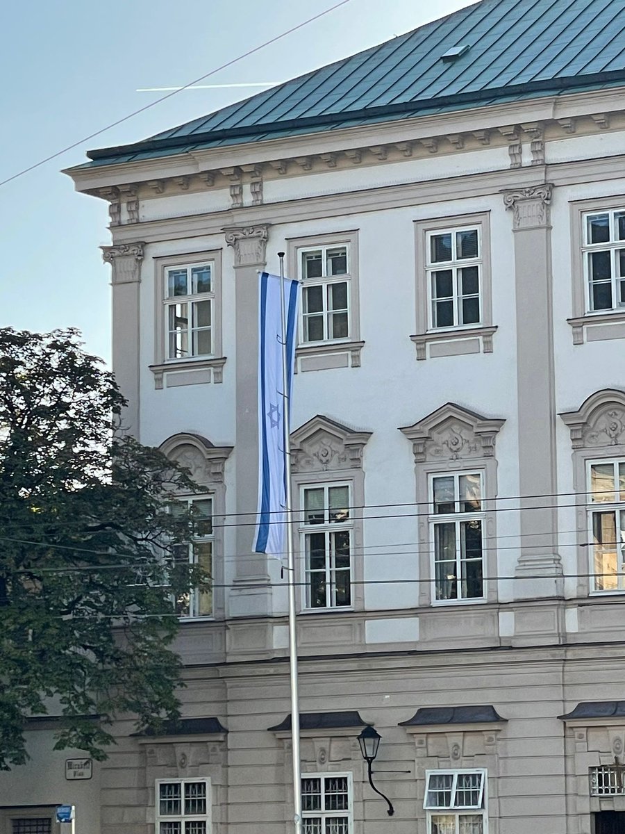 A_Skistar's tweet photo. Es ist nicht einfach, dieser Tage die passenden Worte zu finden: Der Angriff der Hamas auf Israel macht mich immer noch sprachlos. Zivilist:innen wurden ermordet, als Geiseln genommen, verschleppt, Leichen von Soldat:innen geschändet und Videos https://t.co/DuqjbqaAqs