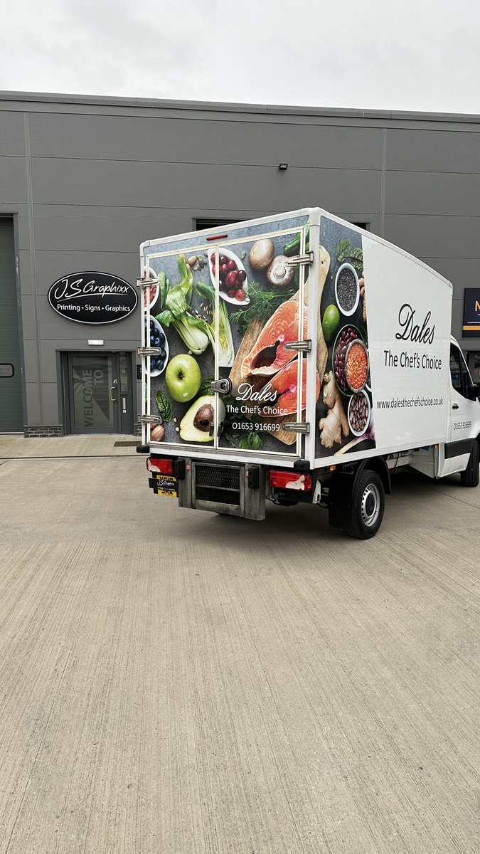 JSGraphixx's tweet image. The long hours do make it worthwhile 👌 Here is @dalesthechefschoice #boxvan with a #fresh #partwrap ✅💯🇬🇧👌💪