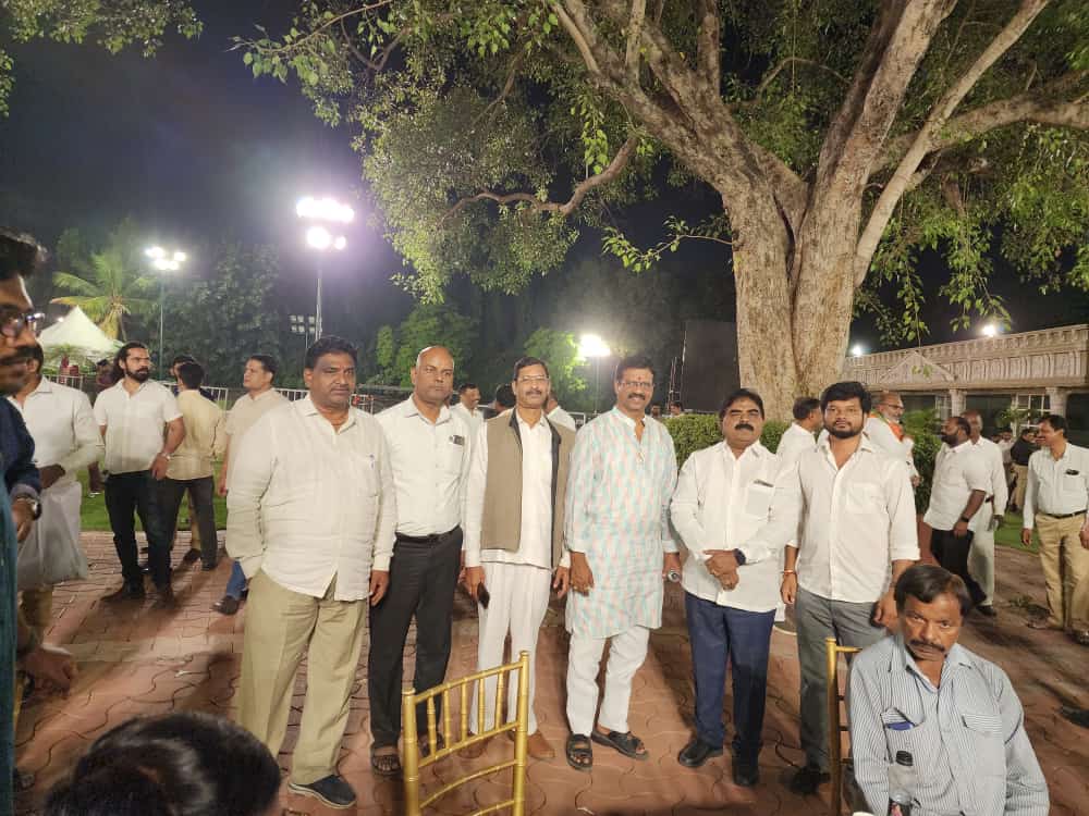 SamreddyReddy's tweet photo. Honored to participate in a gathering of brilliant minds at Imperial Gardens, Sec'bad, with the esteemed presence of Sri Amit Shah Ji, Union Home Minister.
#intellectualsmeet #InspiringEncounters #AmitShah #Secunderabad #bjp #ssrformalakpet https://t.co/MnxcRBasoW