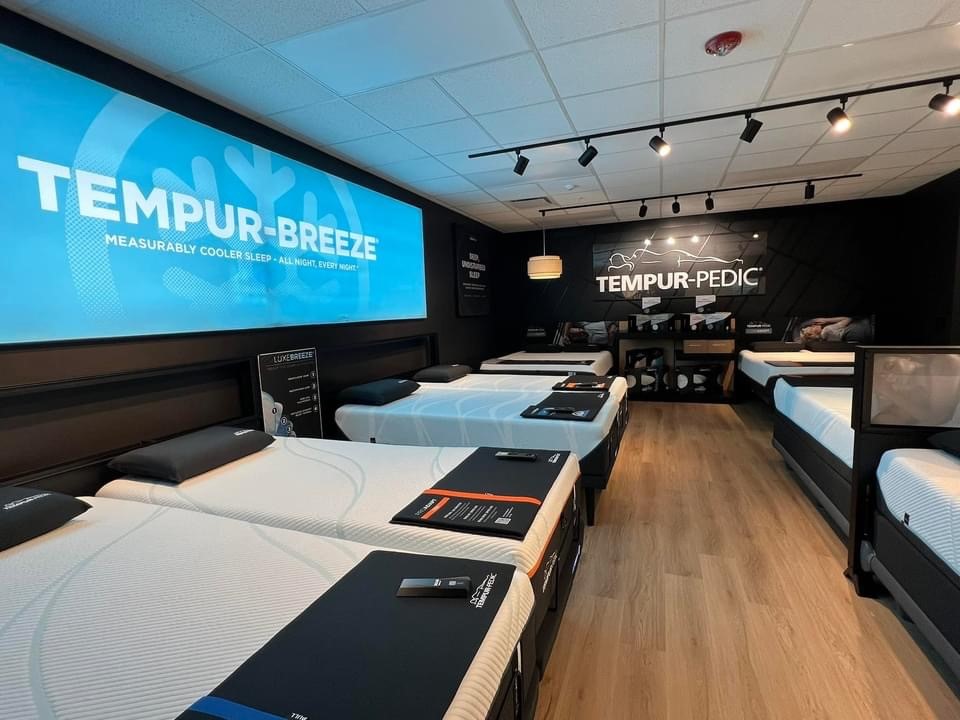 ShielSextonCo's tweet photo. Tempur Sealy's new manufacturing facility in Crawfordsville, IN is officially open! This massive industrial complex covers over 750,000 SF and will create 300 jobs in Montgomery County.

#Proud2BSSC #ExpectMore #ManufacturingConstruction #IndianapolisConstruction https://t.co/mRO5NxPPDe
