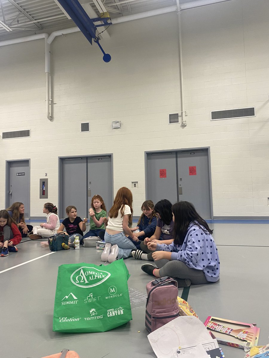 FrancisdeSf's tweet photo. It’s Wednesday, which means it’s #TaylorSwiftClub day here at St. Francis. Today’s activity is making friendship bracelets and listening to #TS songs. Love seeing kiddos of all backgrounds join this fun club! https://t.co/Jh1Pi13L4R